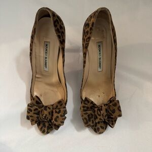 Manolo Blahnik Leopard print suede Bow heels